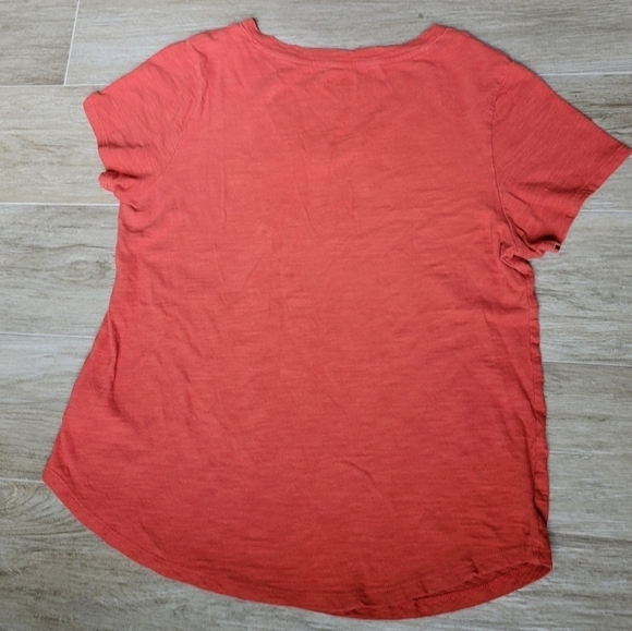 Old Navy Everywear Woman's V-Neck Tee - Picture 2 of 3